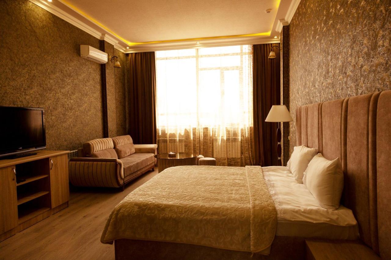 Hotel Felisa Gjoemri Buitenkant foto